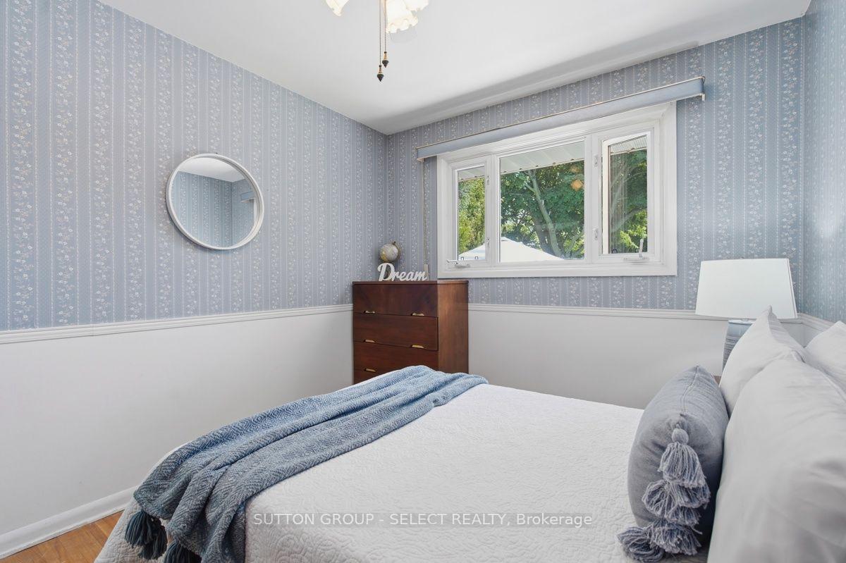 Photo 25 of 107 Aponi Crescent, London, East D — HOMEH