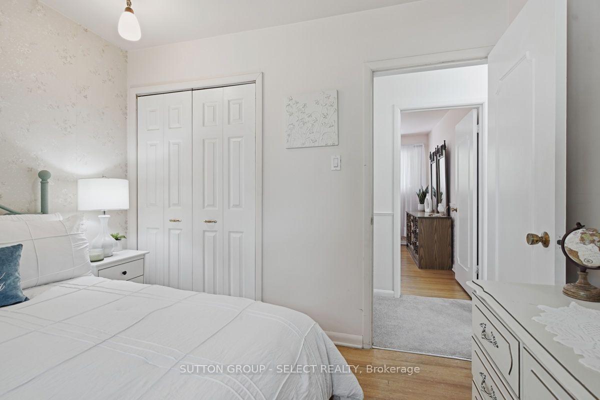Photo 27 of 107 Aponi Crescent, London, East D — HOMEH