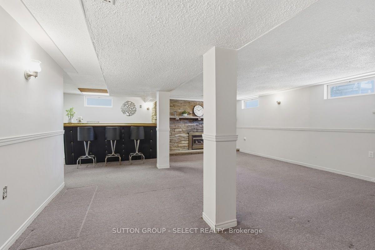 Photo 30 of 107 Aponi Crescent, London, East D — HOMEH