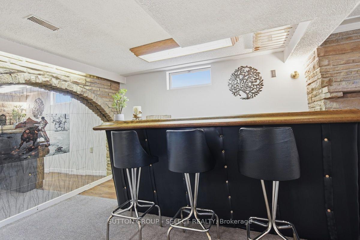 Photo 31 of 107 Aponi Crescent, London, East D — HOMEH