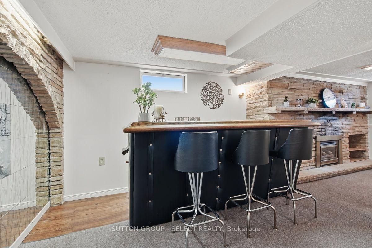 Photo 32 of 107 Aponi Crescent, London, East D — HOMEH