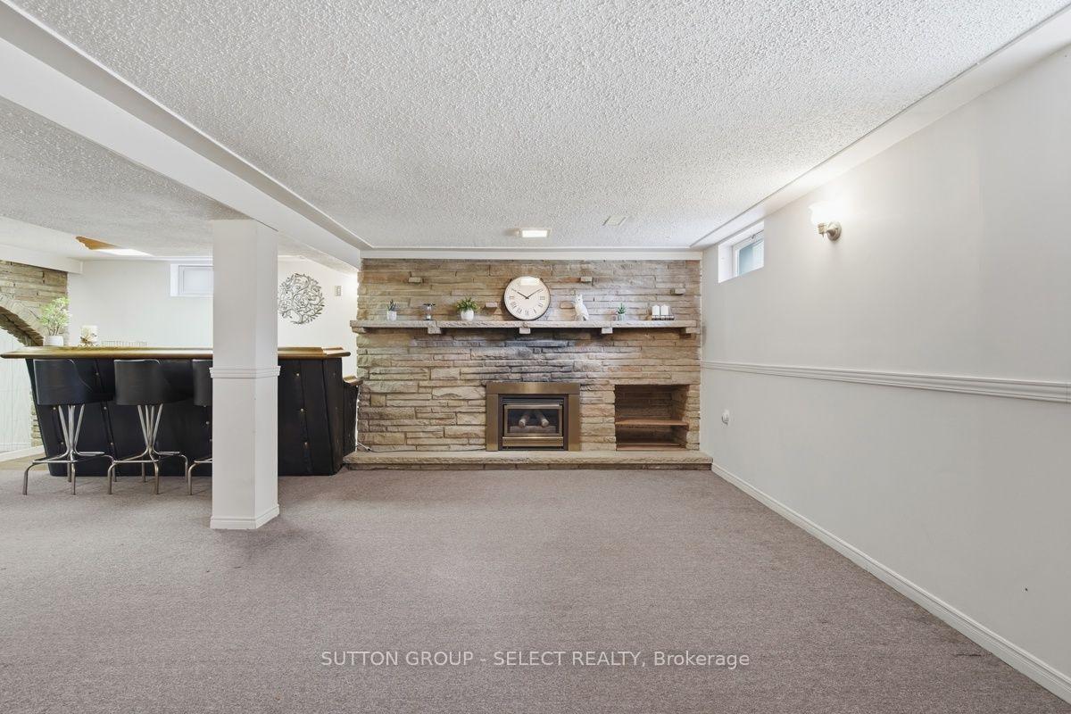 Photo 34 of 107 Aponi Crescent, London, East D — HOMEH