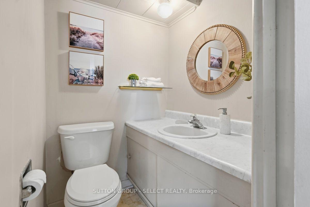 Photo 35 of 107 Aponi Crescent, London, East D — HOMEH