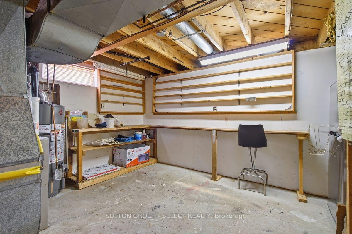 Photo 37 of 107 Aponi Crescent, London, East D — HOMEH