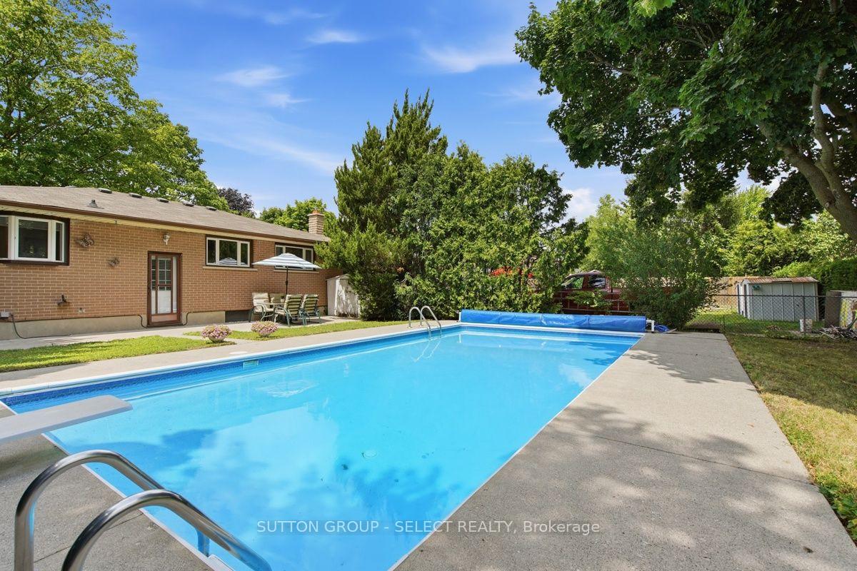 Photo 40 of 107 Aponi Crescent, London, East D — HOMEH
