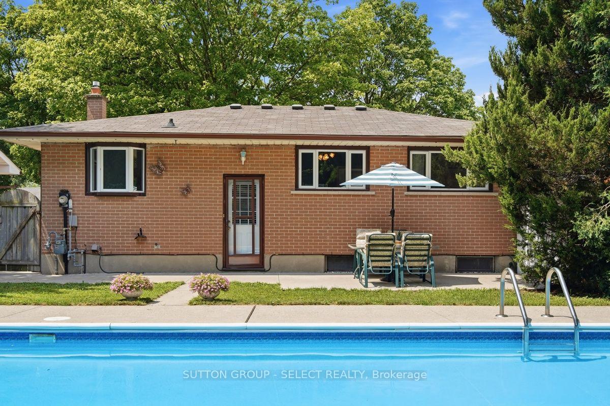 Photo 41 of 107 Aponi Crescent, London, East D — HOMEH