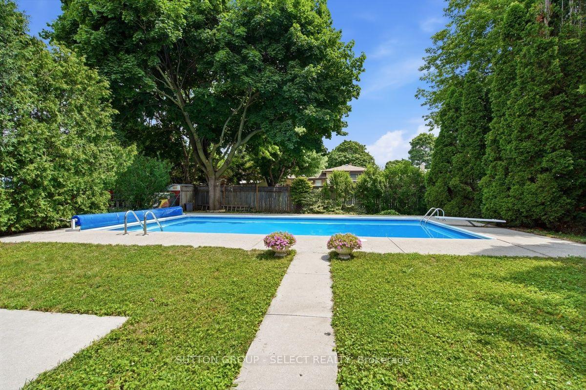 Photo 42 of 107 Aponi Crescent, London, East D — HOMEH