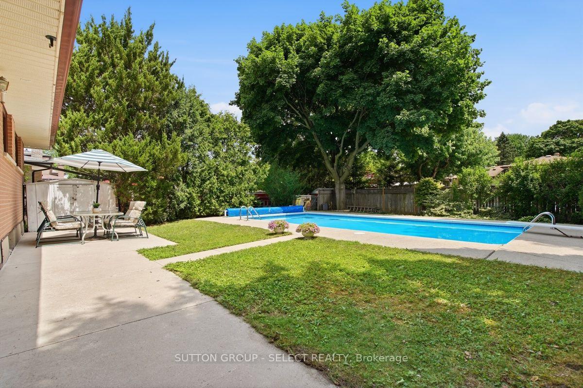 Photo 43 of 107 Aponi Crescent, London, East D — HOMEH