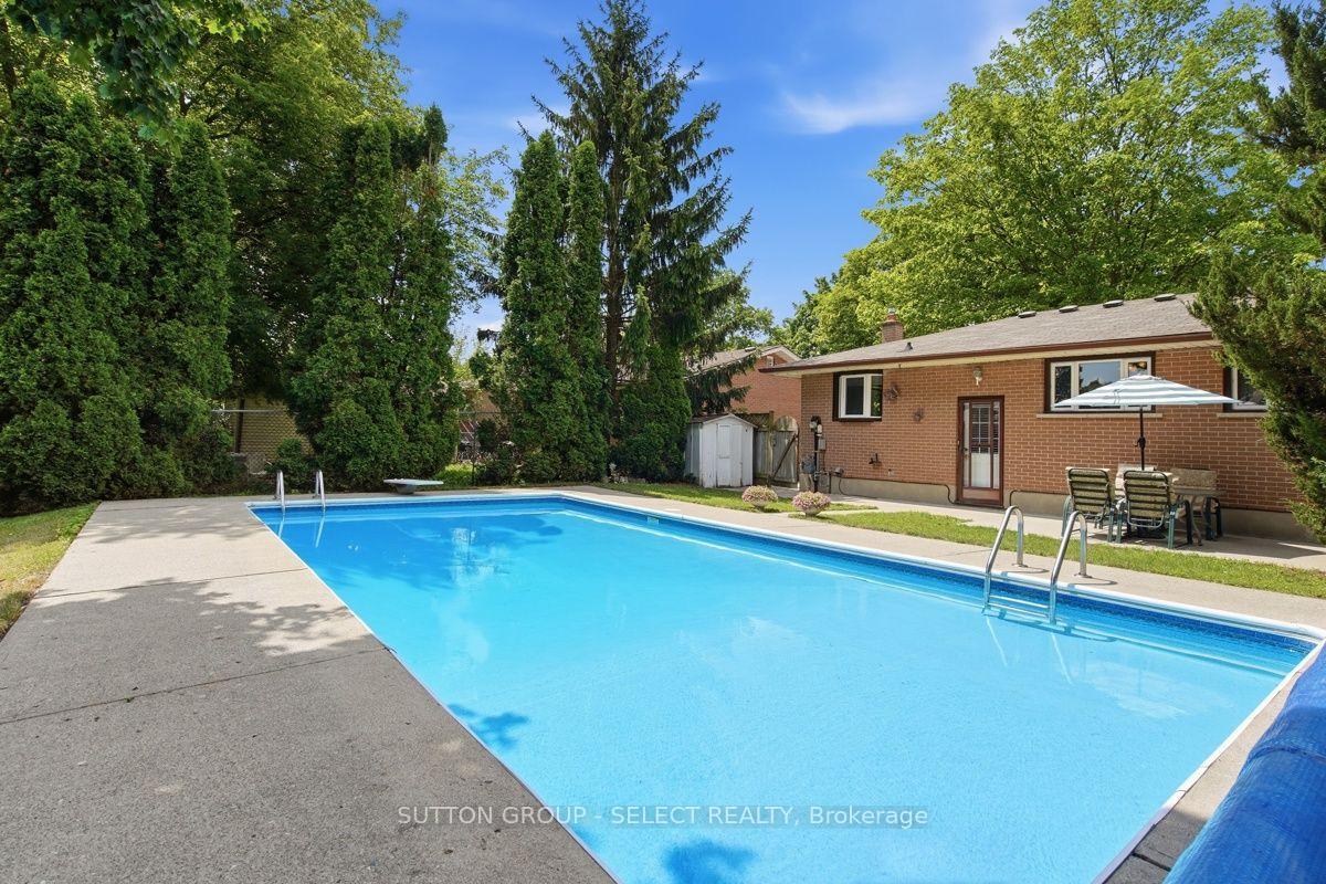 Photo 44 of 107 Aponi Crescent, London, East D — HOMEH