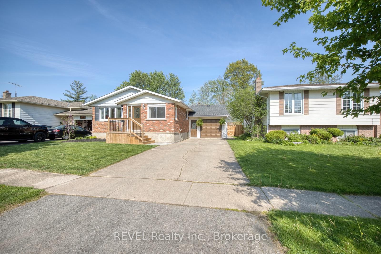 Photo 2 of 92 Royal Oak Drive, Welland, N. Welland — HOMEH