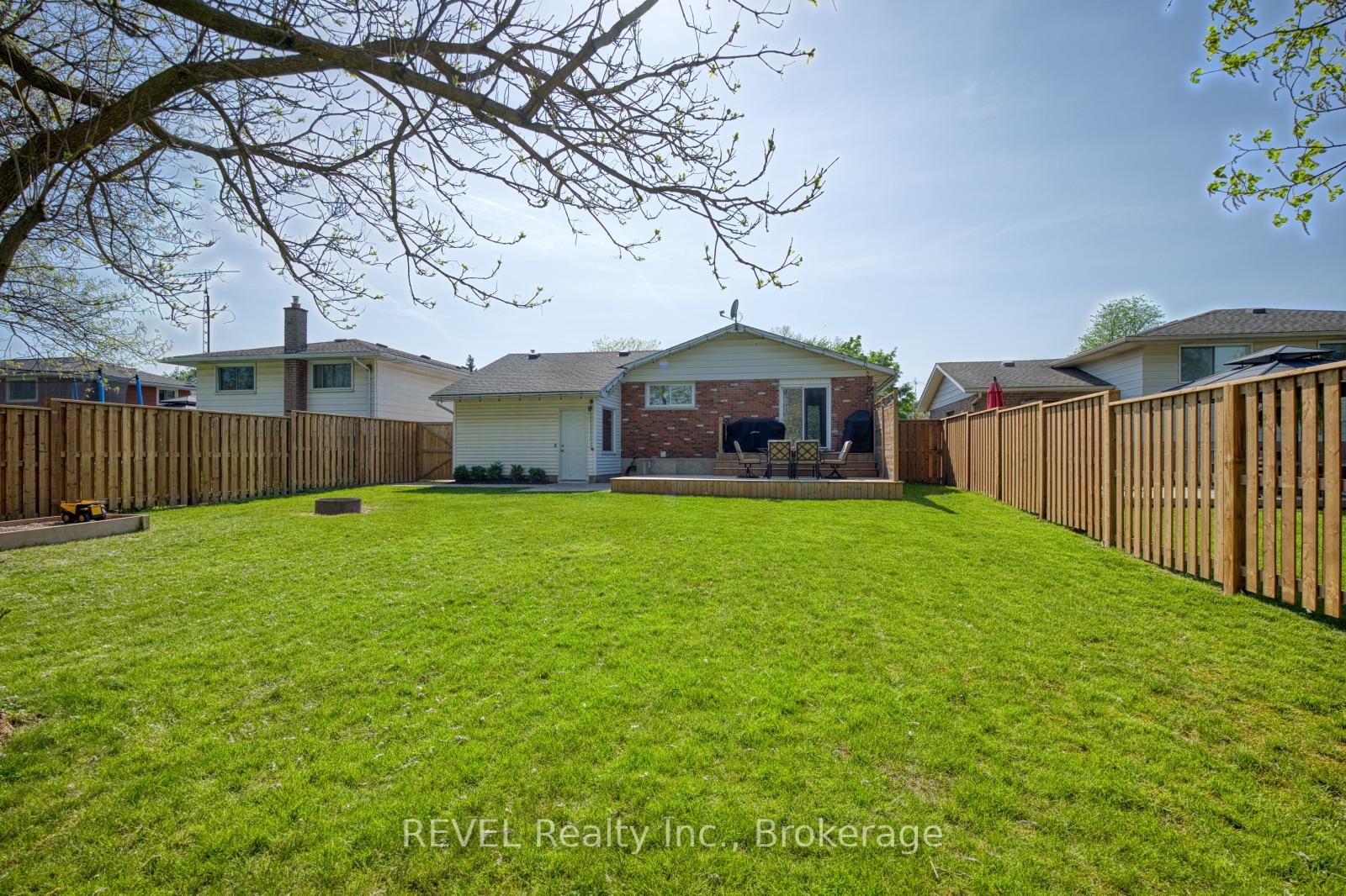 Photo 43 of 92 Royal Oak Drive, Welland, N. Welland — HOMEH