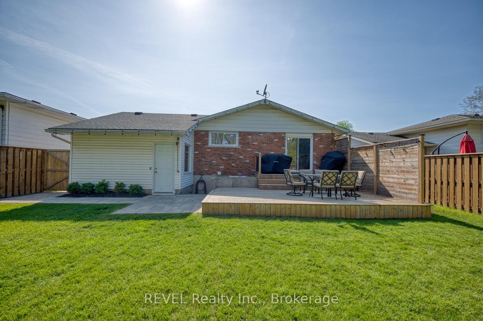 Photo 45 of 92 Royal Oak Drive, Welland, N. Welland — HOMEH