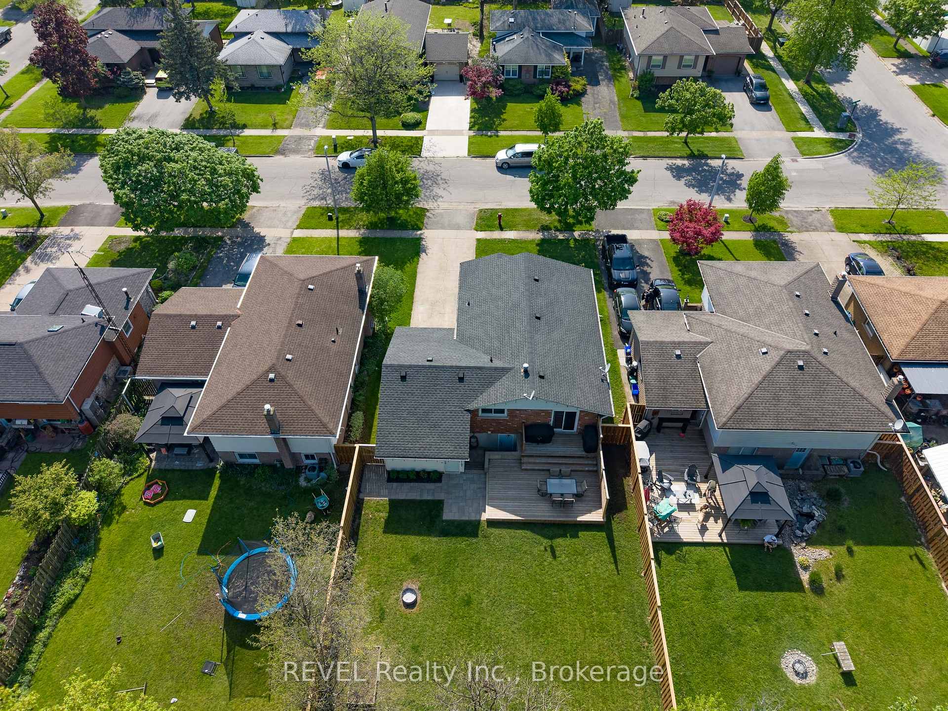 Photo 46 of 92 Royal Oak Drive, Welland, N. Welland — HOMEH