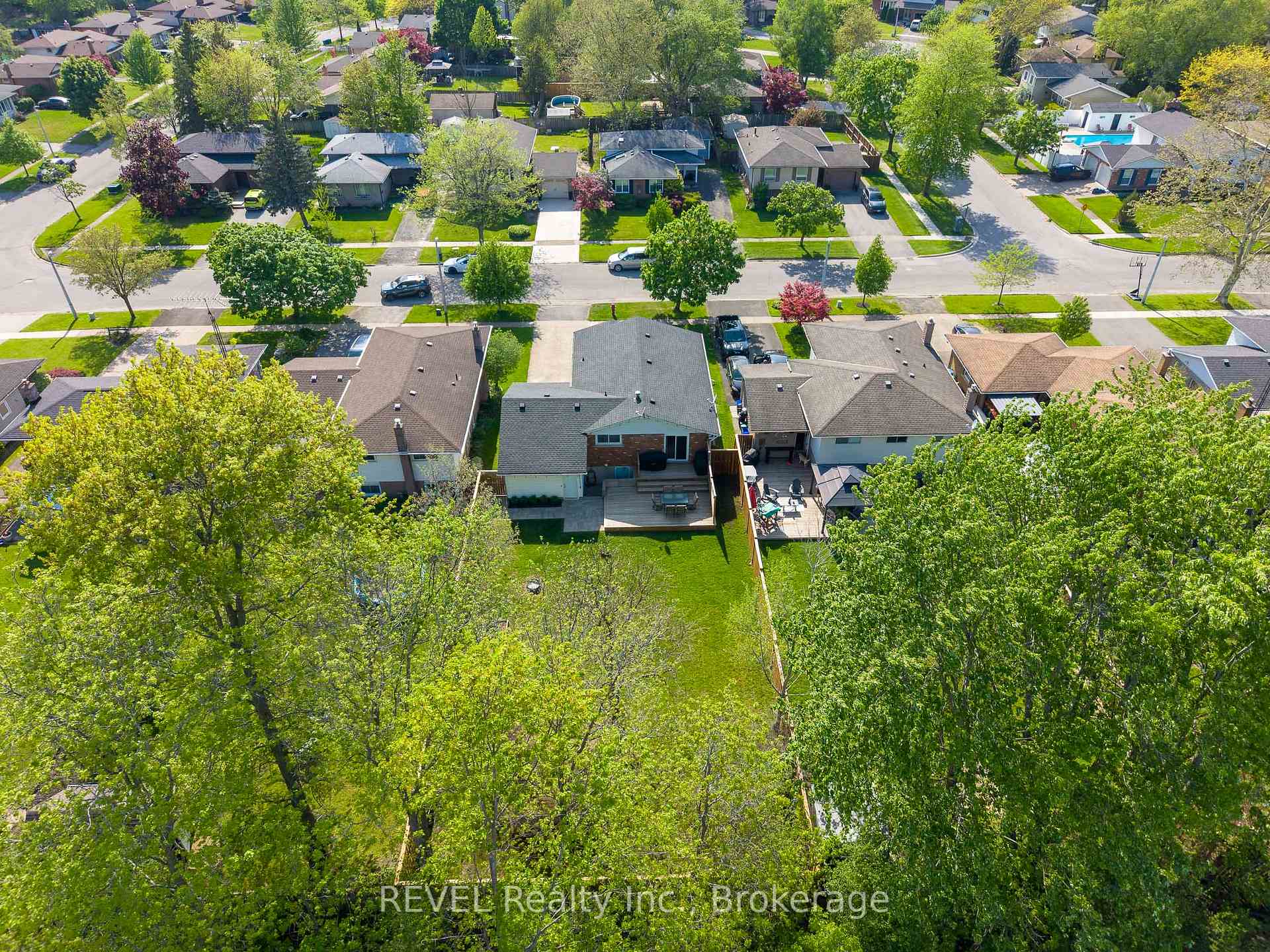 Photo 47 of 92 Royal Oak Drive, Welland, N. Welland — HOMEH