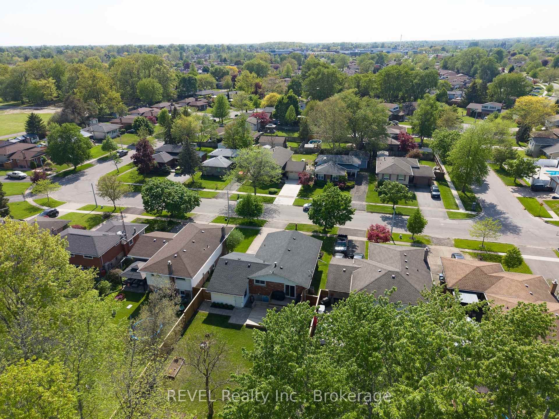 Photo 48 of 92 Royal Oak Drive, Welland, N. Welland — HOMEH