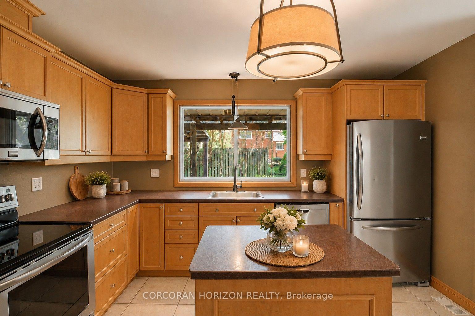 Photo 11 of 34 Yule Place, Kitchener, Stanley Park — HOMEH