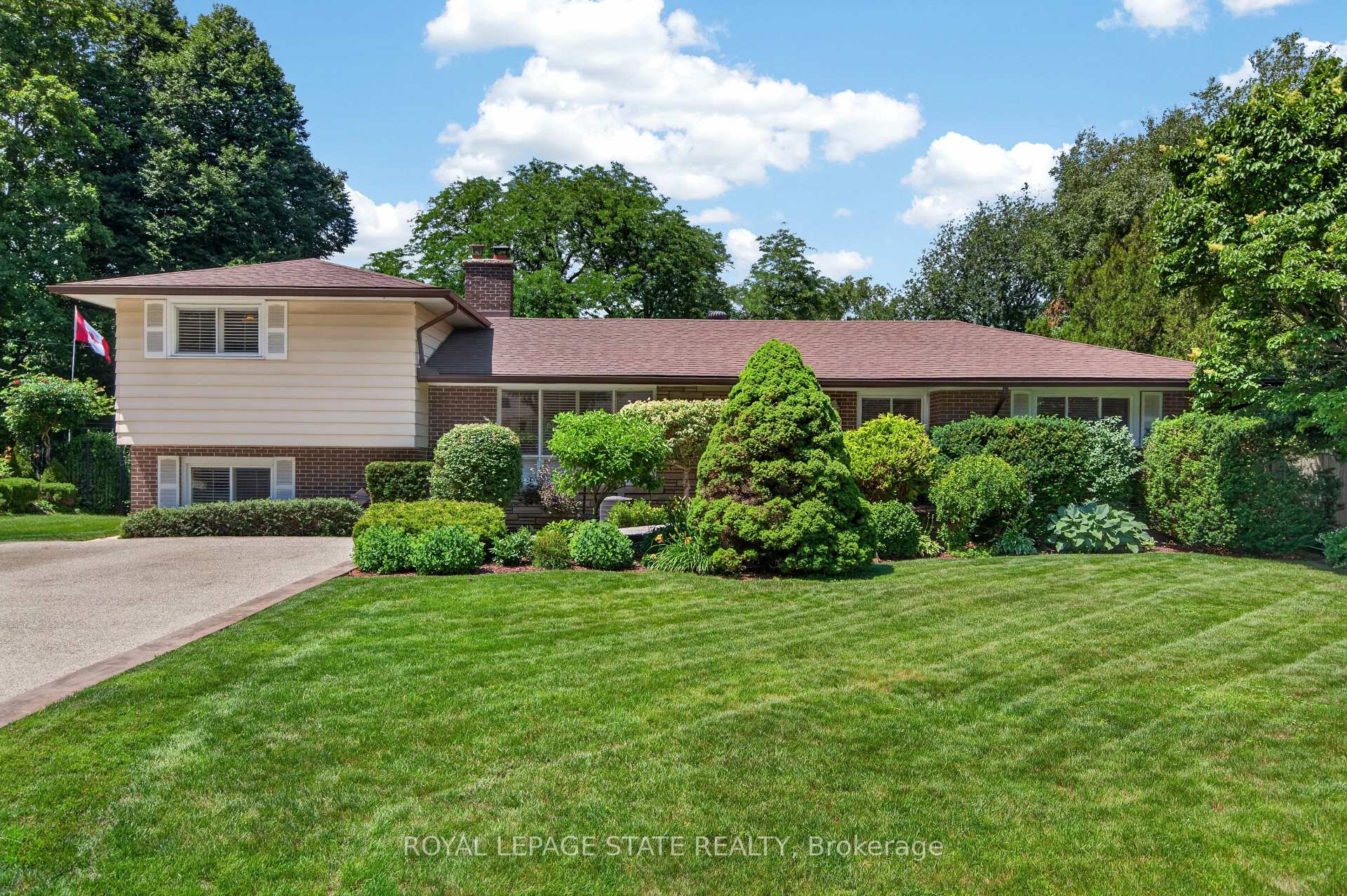 Photo 1 of 657 Iroquois Avenue, Hamilton, Ancaster — HOMEH