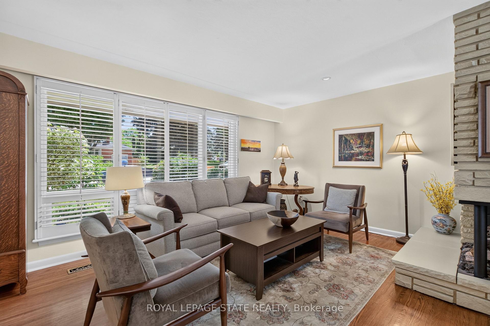 Photo 5 of 657 Iroquois Avenue, Hamilton, Ancaster — HOMEH