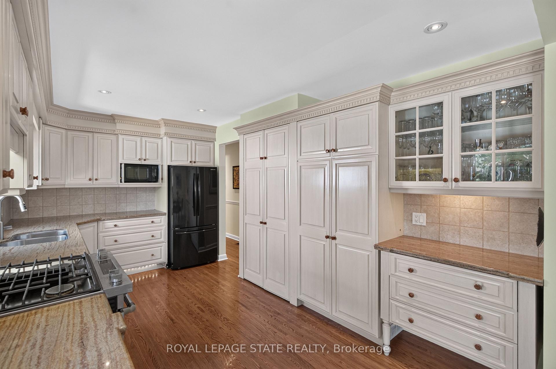 Photo 9 of 657 Iroquois Avenue, Hamilton, Ancaster — HOMEH