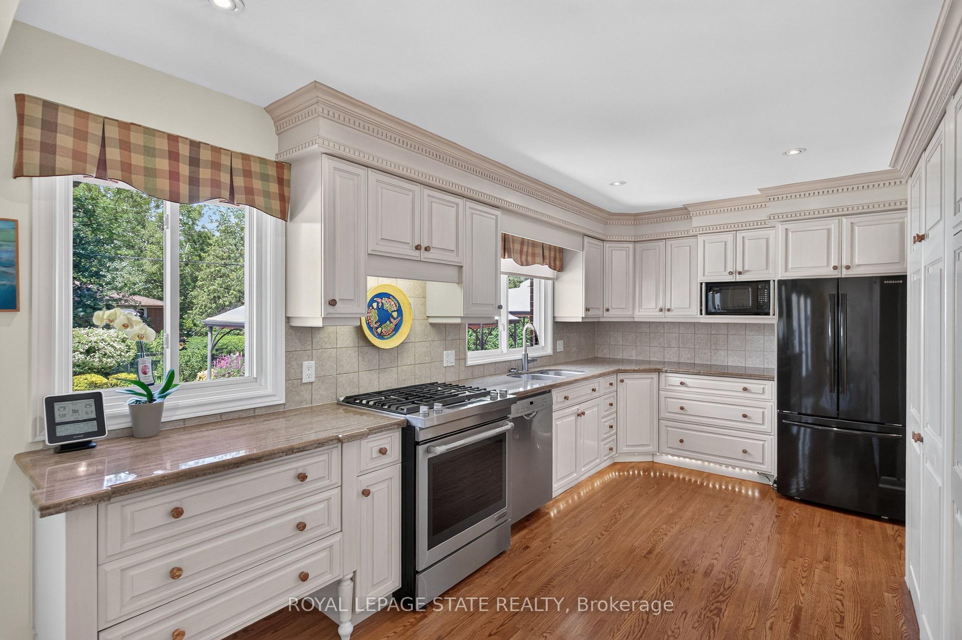 Photo 11 of 657 Iroquois Avenue, Hamilton, Ancaster — HOMEH