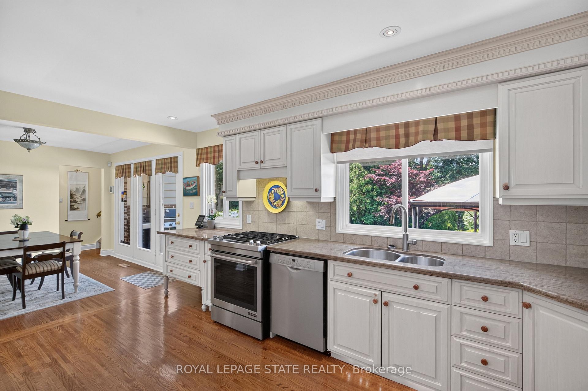 Photo 12 of 657 Iroquois Avenue, Hamilton, Ancaster — HOMEH