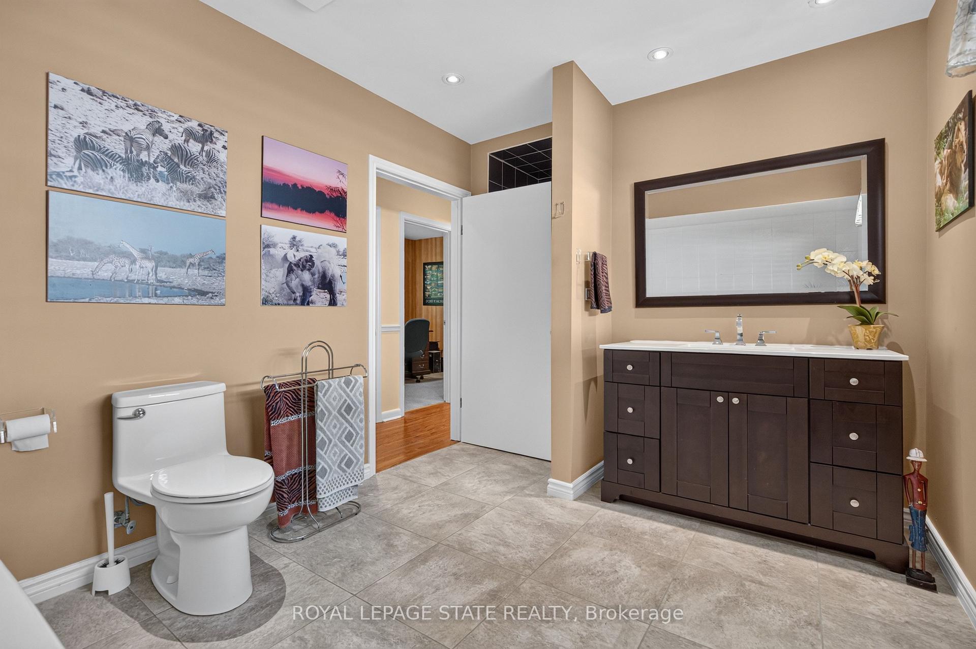 Photo 18 of 657 Iroquois Avenue, Hamilton, Ancaster — HOMEH