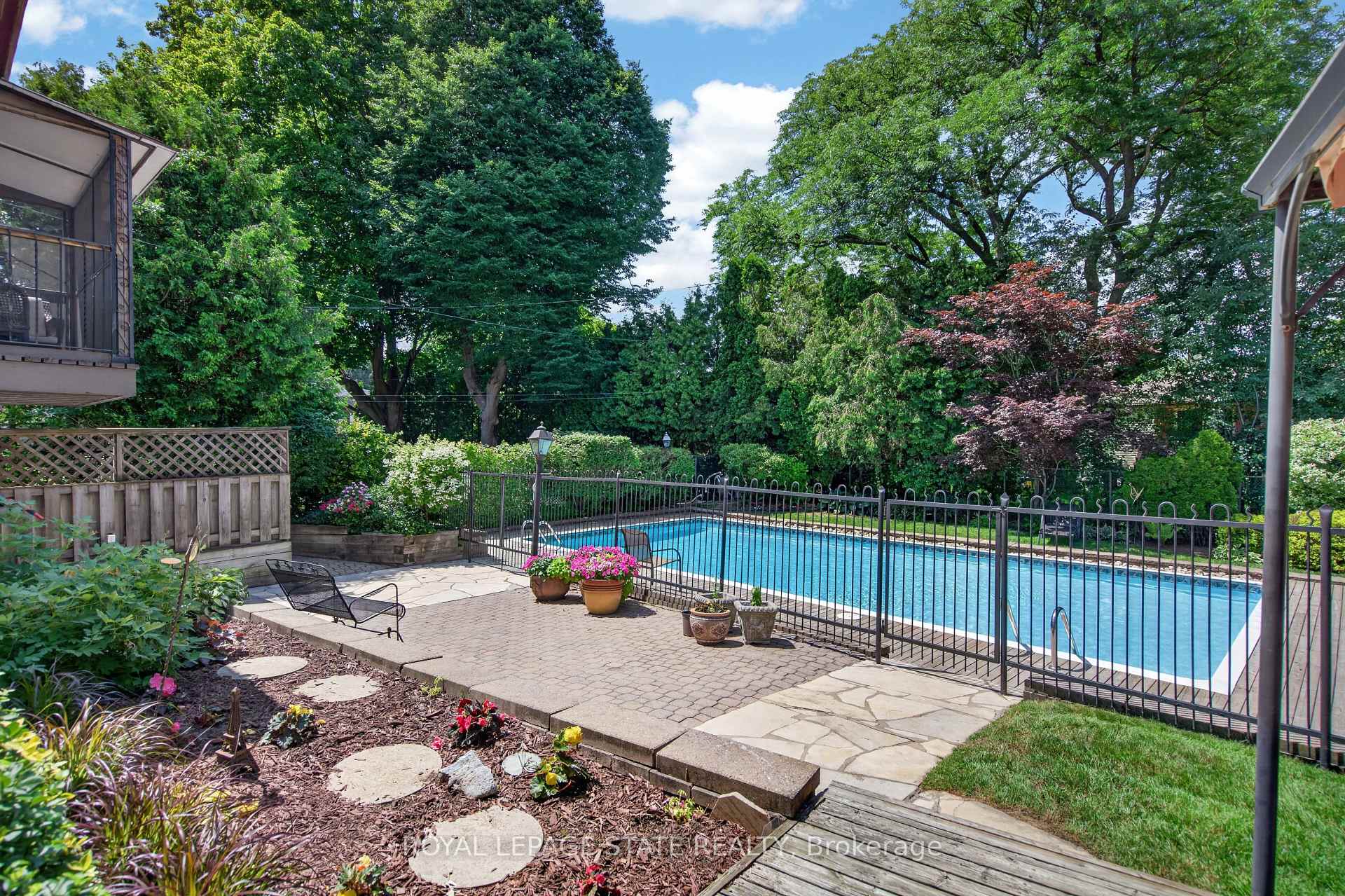 Photo 33 of 657 Iroquois Avenue, Hamilton, Ancaster — HOMEH
