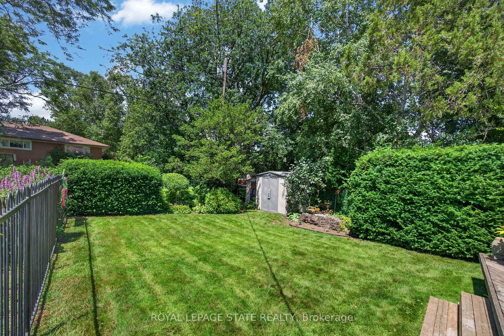 Photo 35 of 657 Iroquois Avenue, Hamilton, Ancaster — HOMEH
