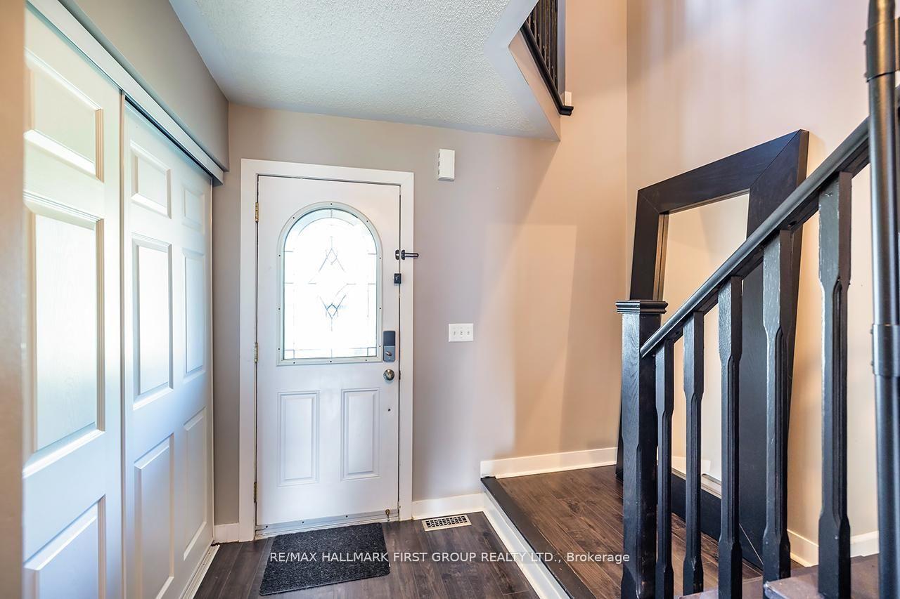 Photo 5 of 38 Allworth Crescent, Clarington, Bowmanville — HOMEH
