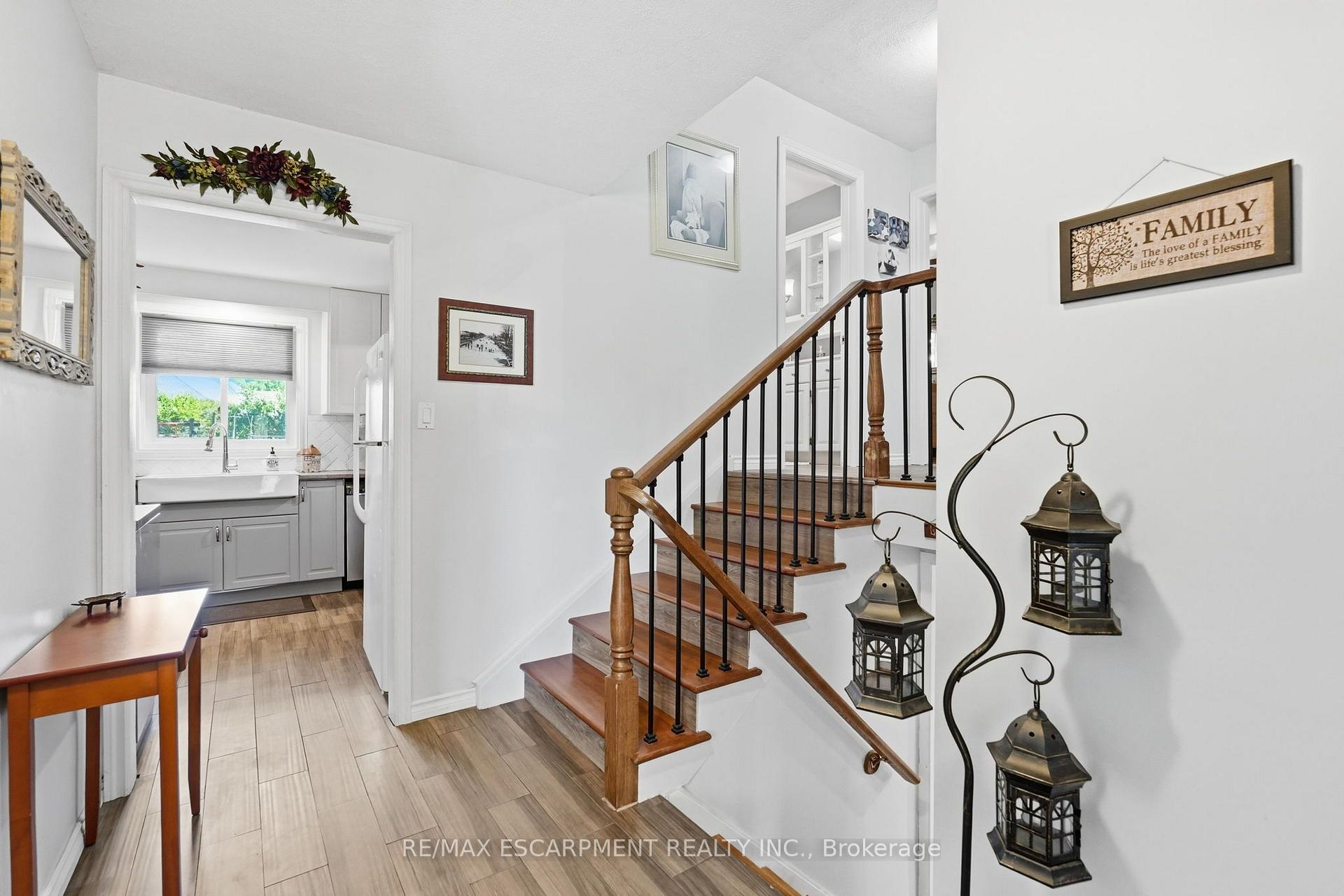 Photo 3 of 204 Main Street E, Grimsby, Grimsby East — HOMEH