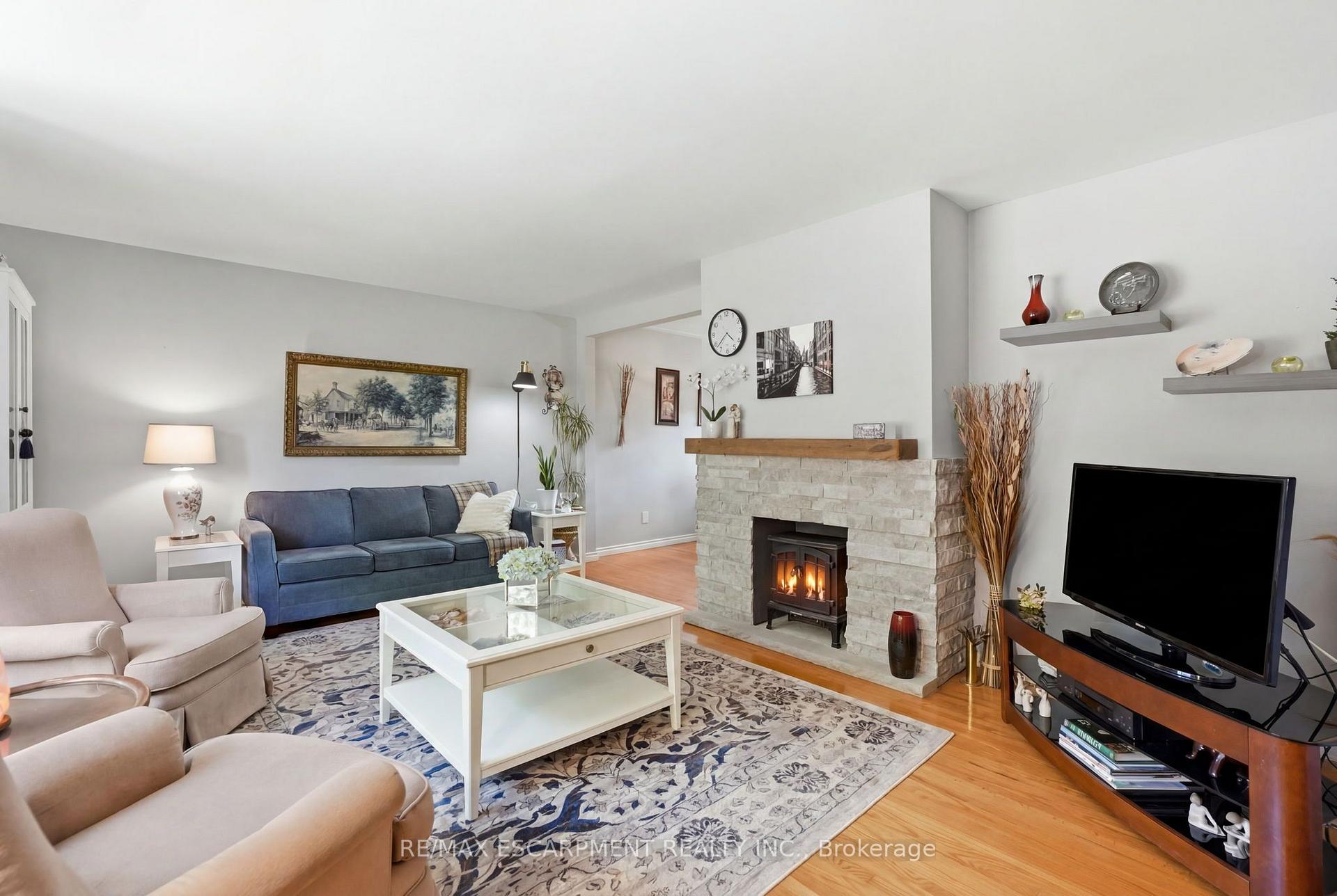Photo 6 of 204 Main Street E, Grimsby, Grimsby East — HOMEH