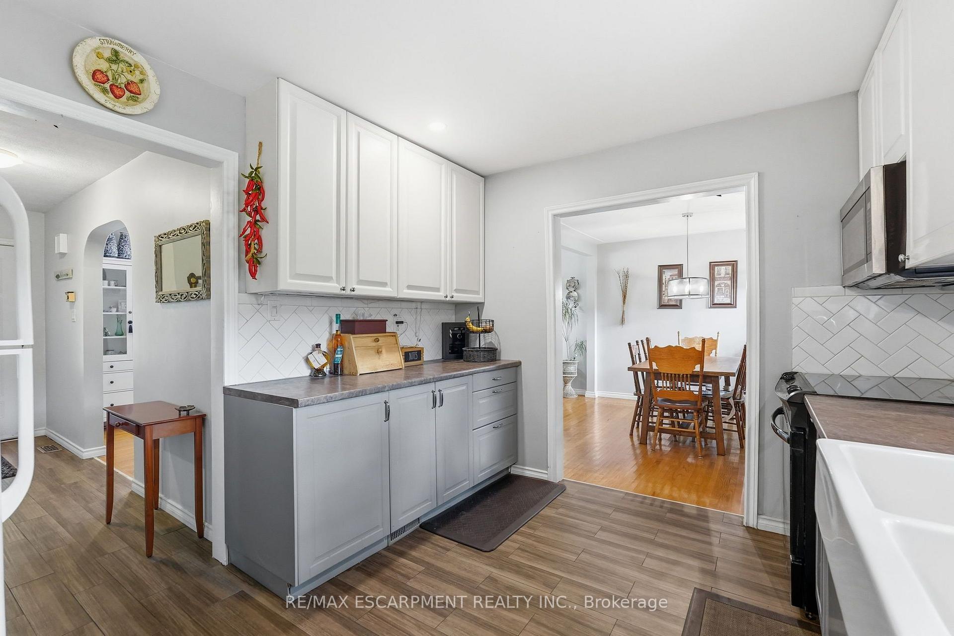 Photo 13 of 204 Main Street E, Grimsby, Grimsby East — HOMEH