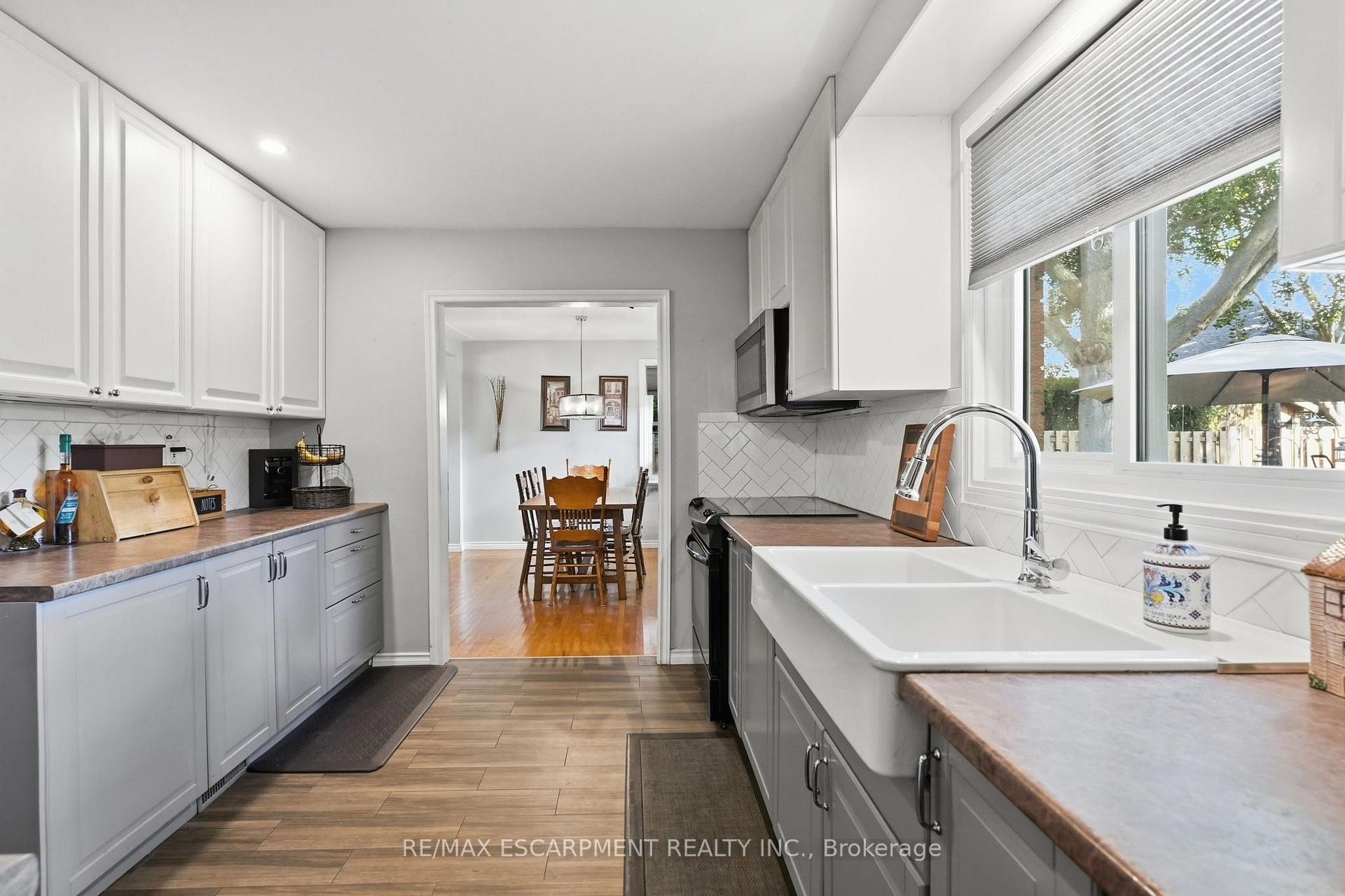 Photo 14 of 204 Main Street E, Grimsby, Grimsby East — HOMEH