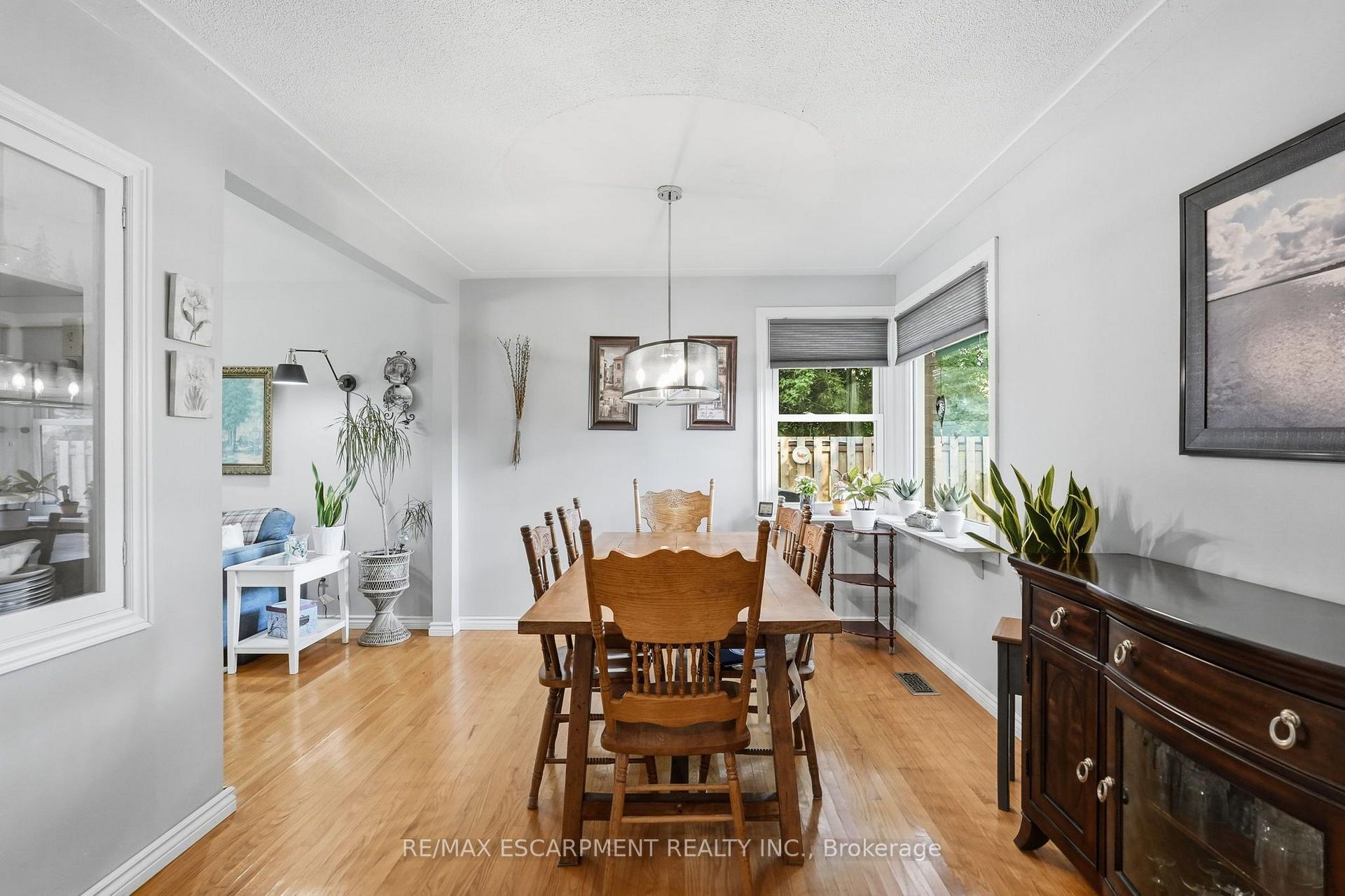 Photo 15 of 204 Main Street E, Grimsby, Grimsby East — HOMEH
