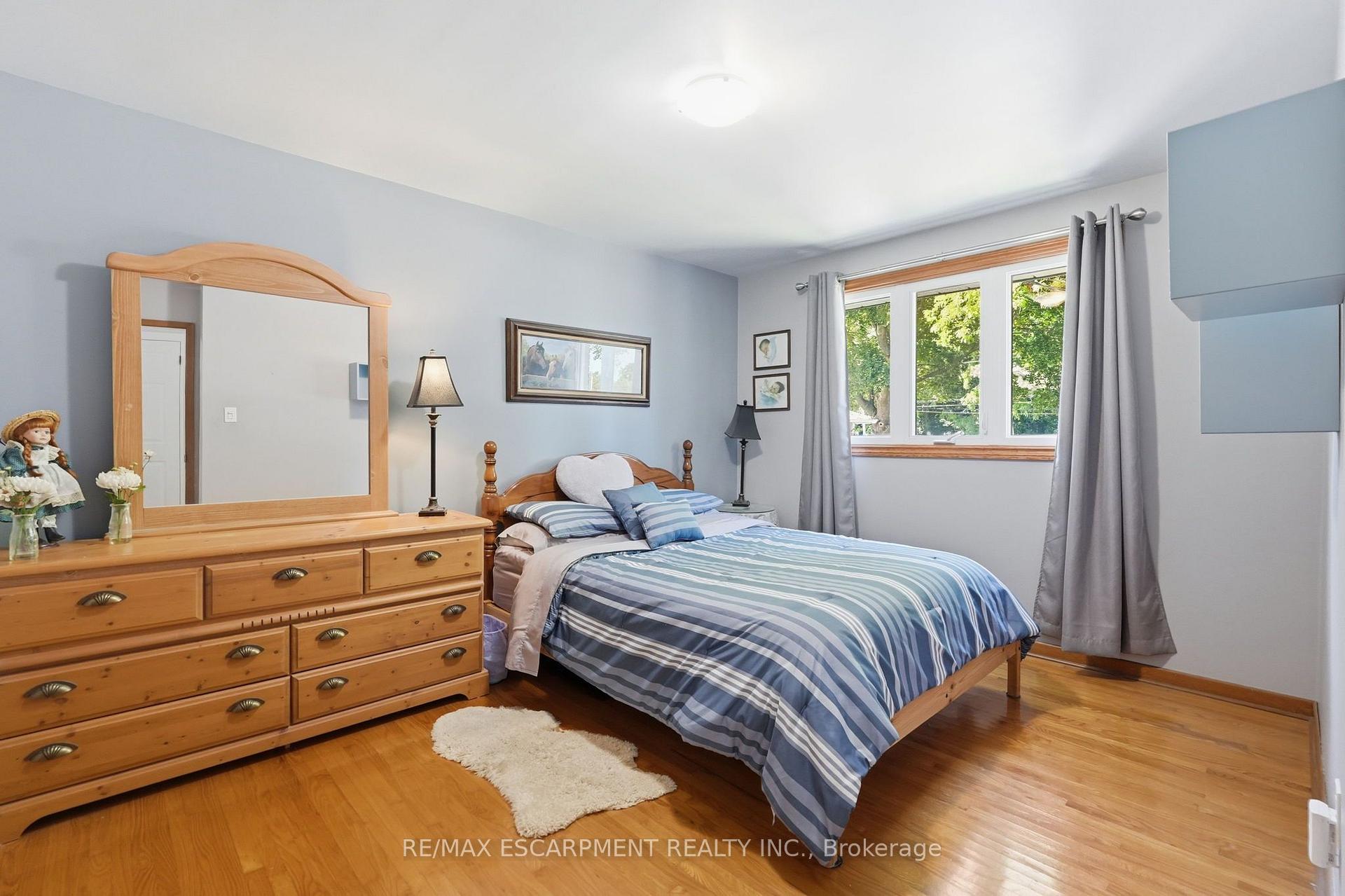 Photo 20 of 204 Main Street E, Grimsby, Grimsby East — HOMEH