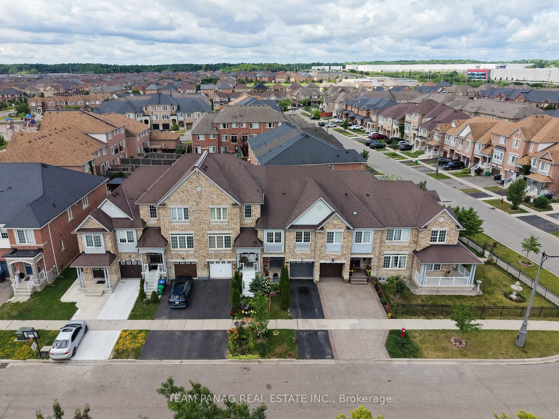 Photo 2 of 31 Lorenzo Circle, Brampton, Sandringham-Wellington — HOMEH