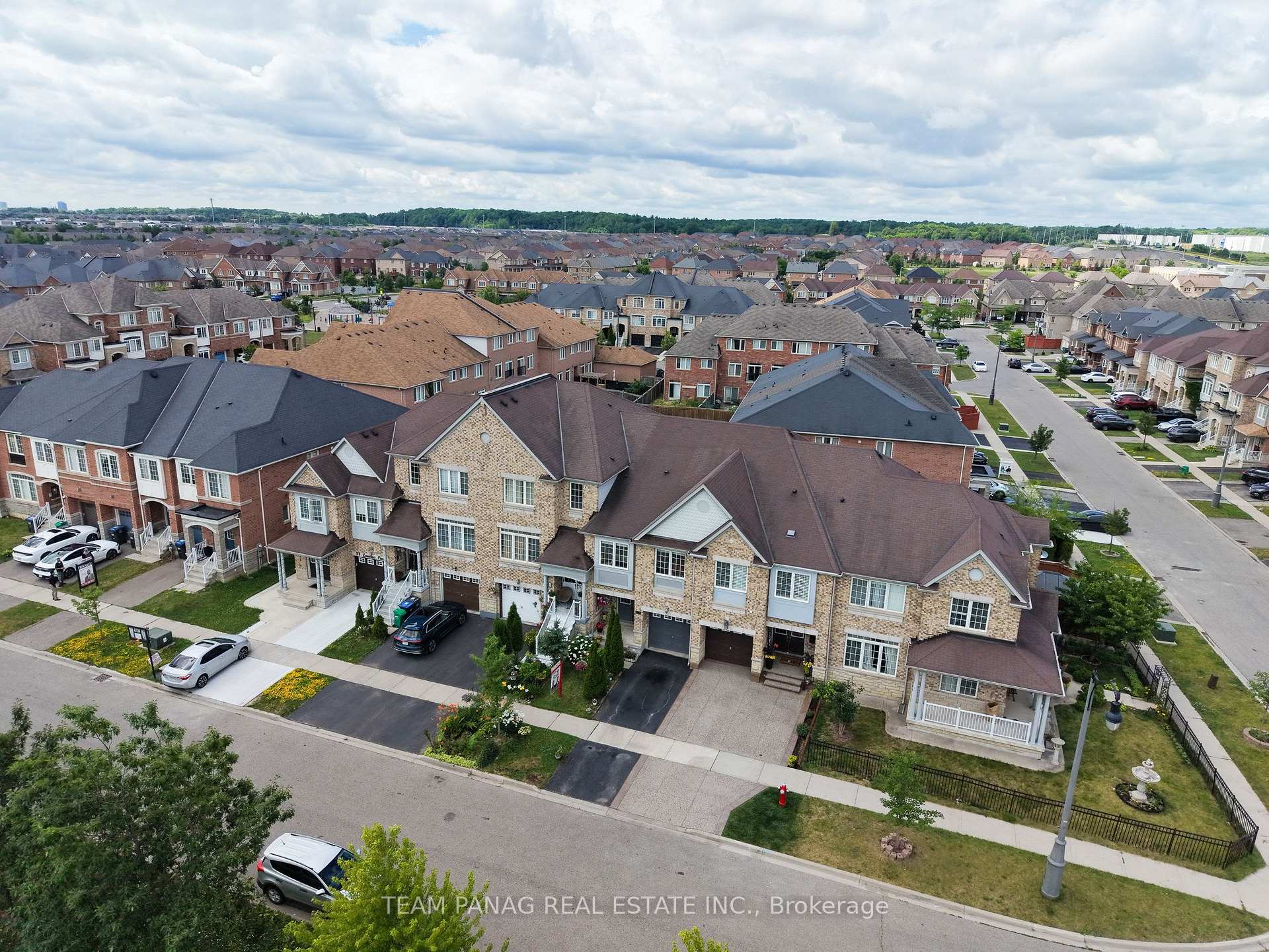 Photo 3 of 31 Lorenzo Circle, Brampton, Sandringham-Wellington — HOMEH