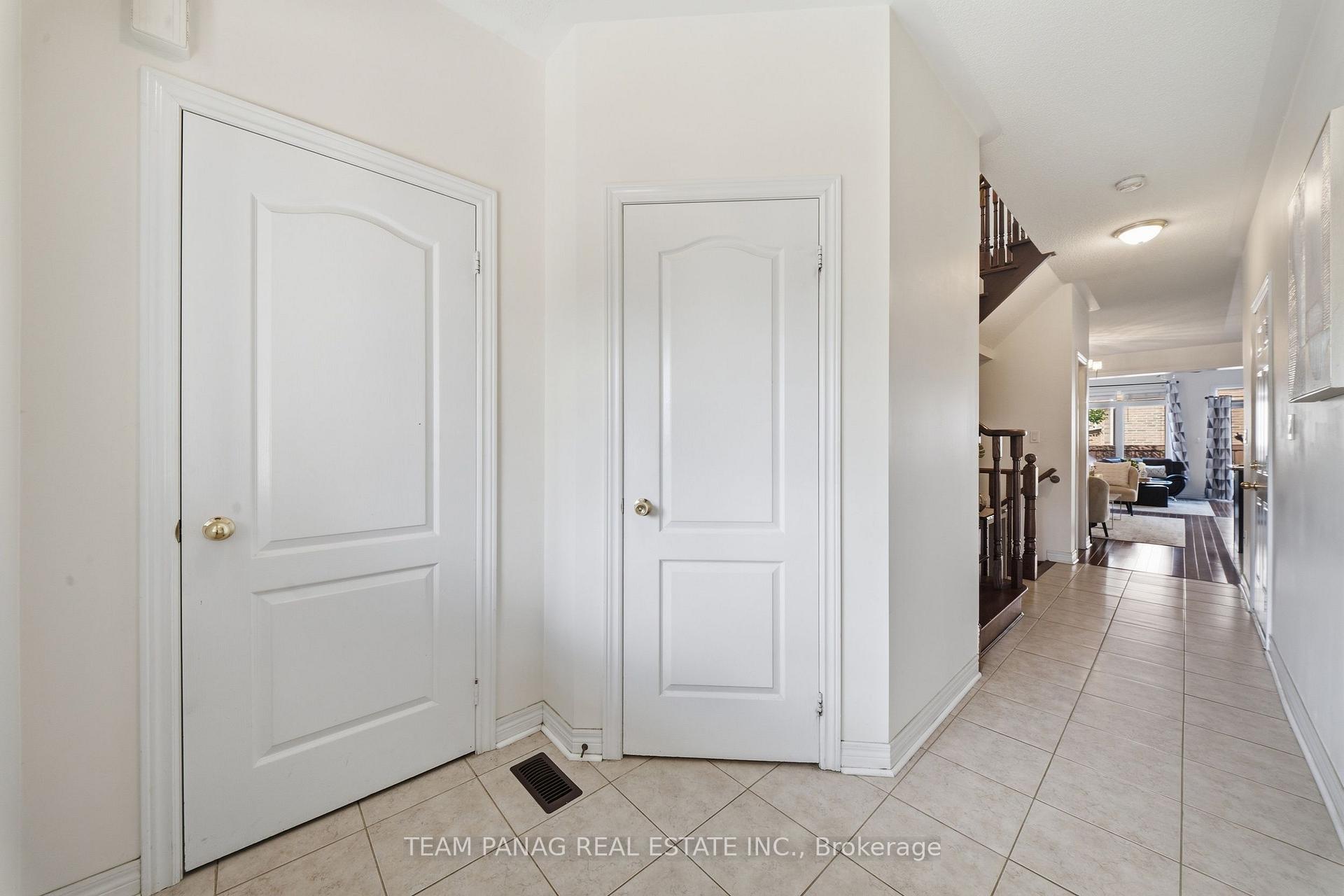 Photo 10 of 31 Lorenzo Circle, Brampton, Sandringham-Wellington — HOMEH