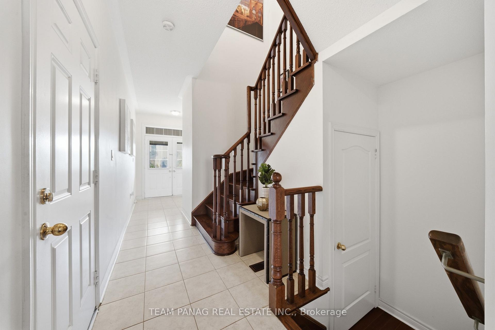 Photo 12 of 31 Lorenzo Circle, Brampton, Sandringham-Wellington — HOMEH