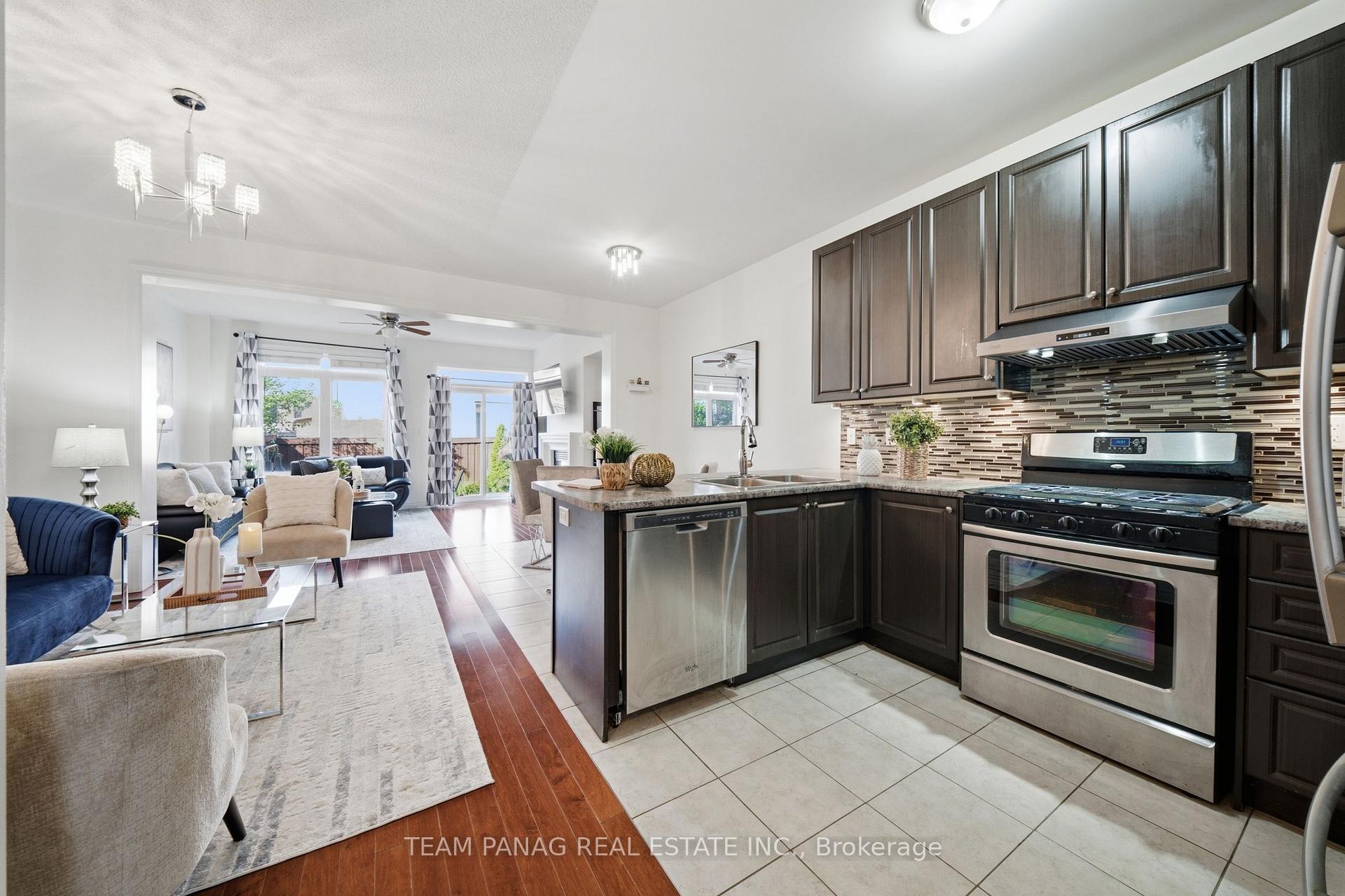 Photo 13 of 31 Lorenzo Circle, Brampton, Sandringham-Wellington — HOMEH
