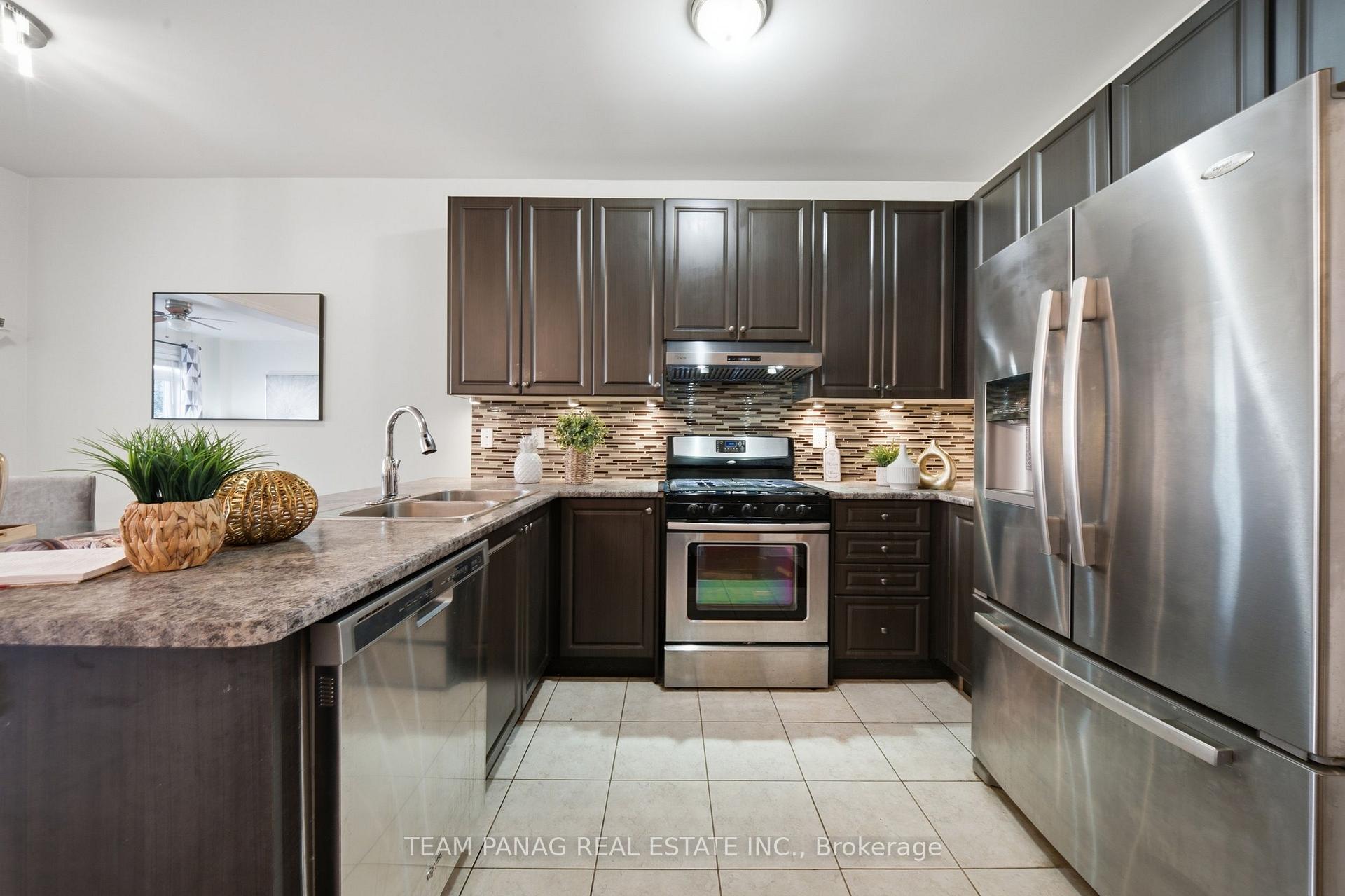 Photo 14 of 31 Lorenzo Circle, Brampton, Sandringham-Wellington — HOMEH
