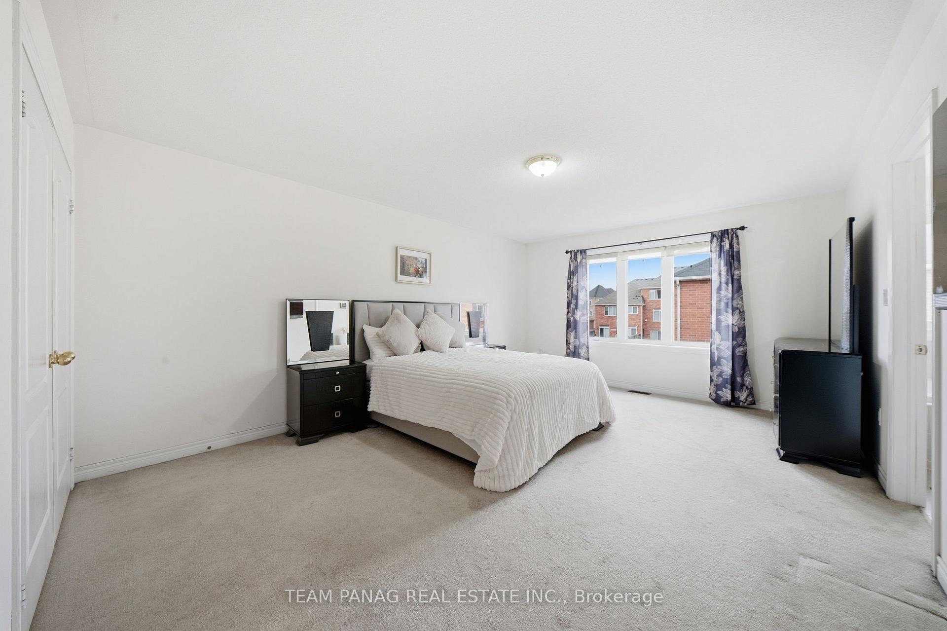 Photo 25 of 31 Lorenzo Circle, Brampton, Sandringham-Wellington — HOMEH