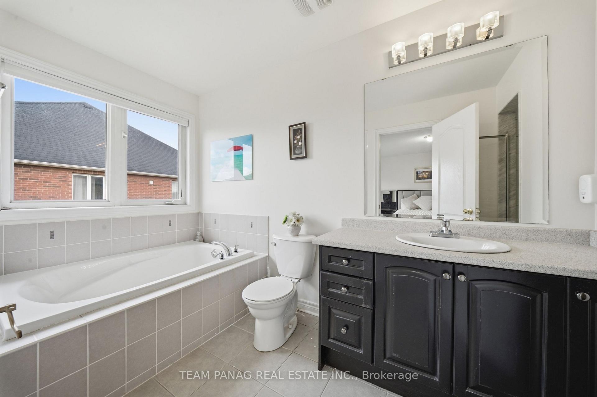 Photo 27 of 31 Lorenzo Circle, Brampton, Sandringham-Wellington — HOMEH