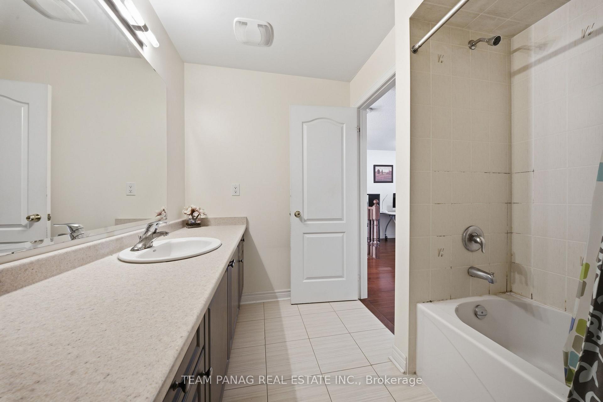 Photo 33 of 31 Lorenzo Circle, Brampton, Sandringham-Wellington — HOMEH