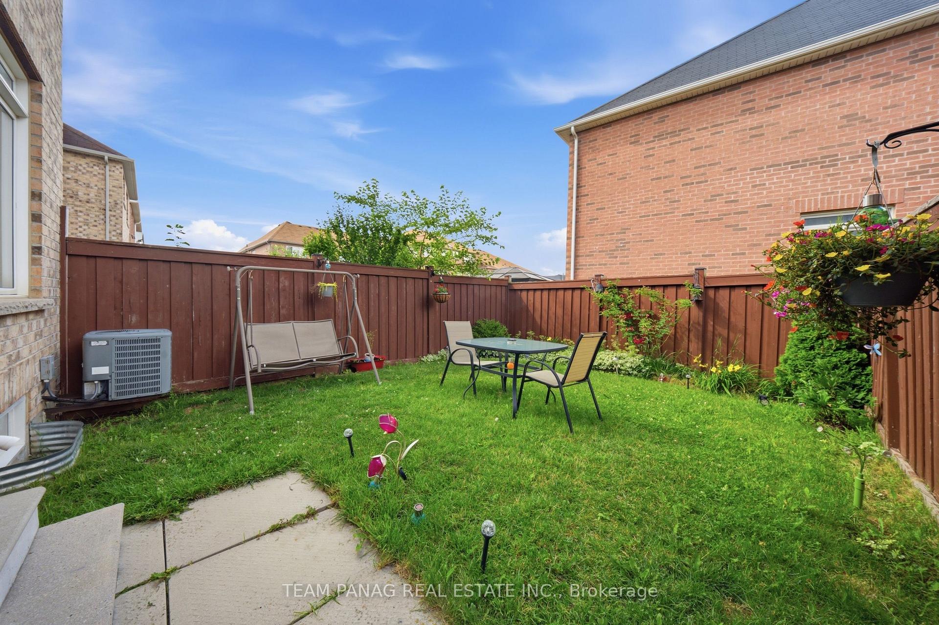 Photo 35 of 31 Lorenzo Circle, Brampton, Sandringham-Wellington — HOMEH
