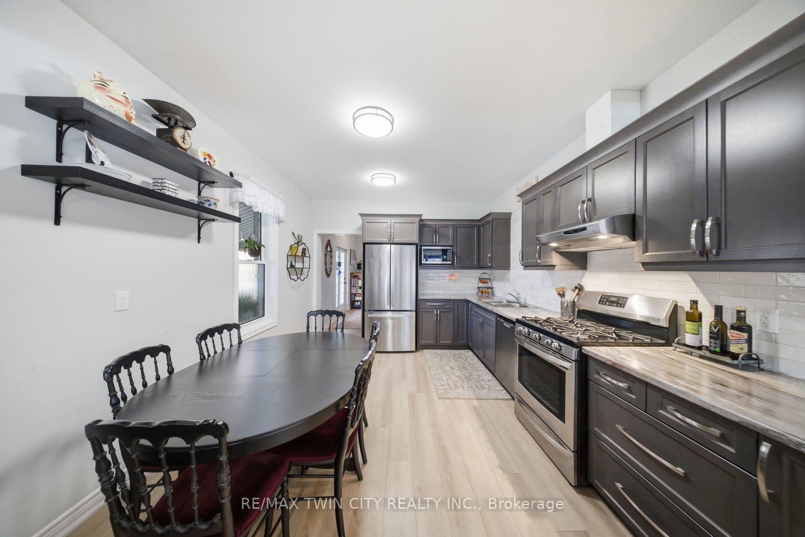 Photo 13 of 116 Eagle Avenue, Brantford, Eagle Place West — HOMEH