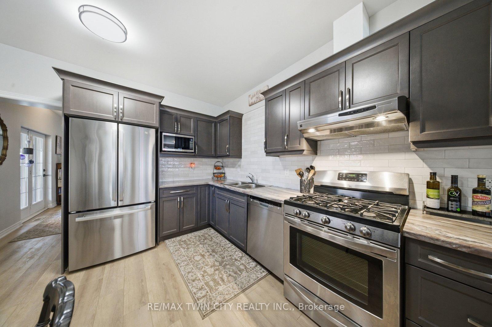 Photo 14 of 116 Eagle Avenue, Brantford, Eagle Place West — HOMEH