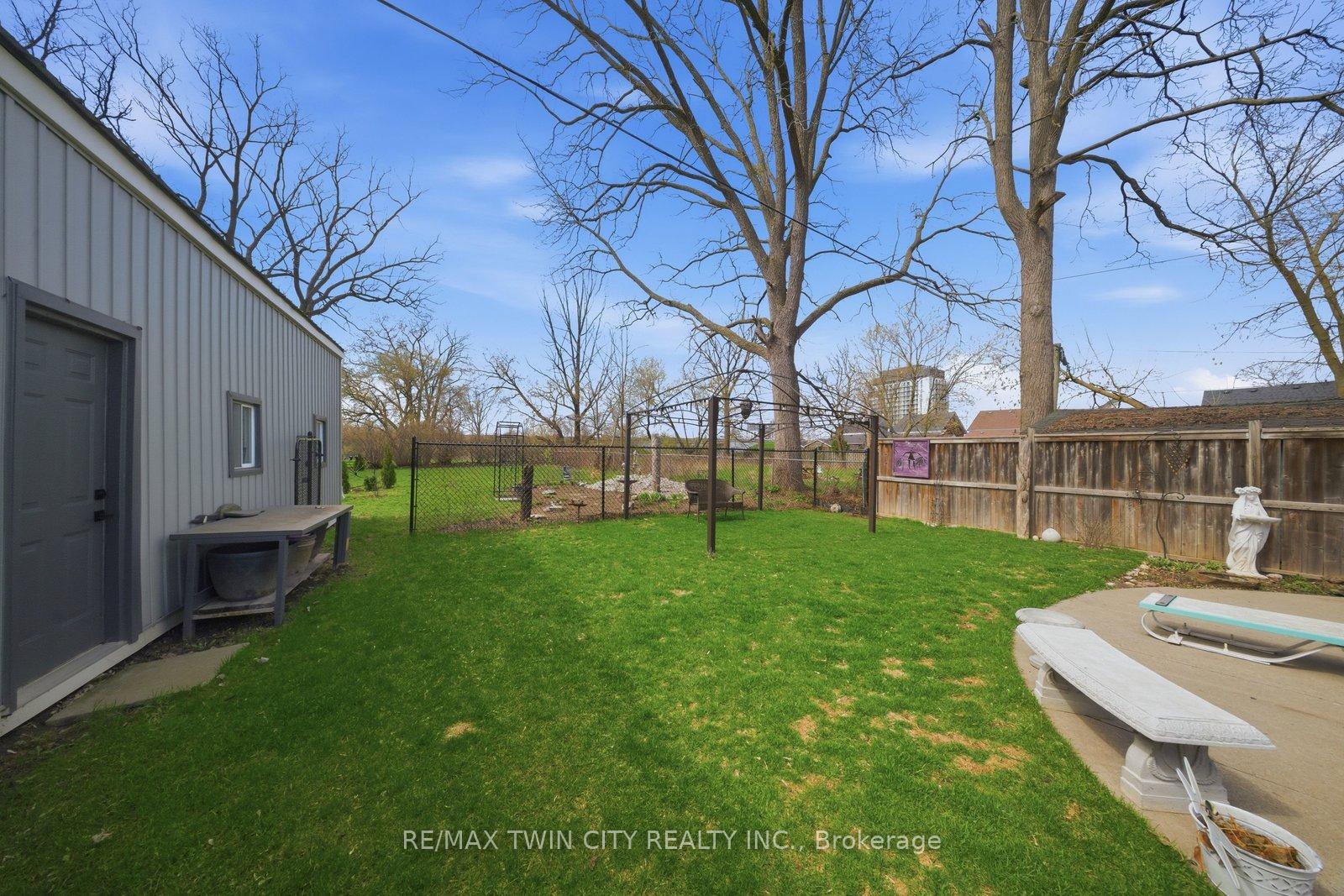 Photo 34 of 116 Eagle Avenue, Brantford, Eagle Place West — HOMEH