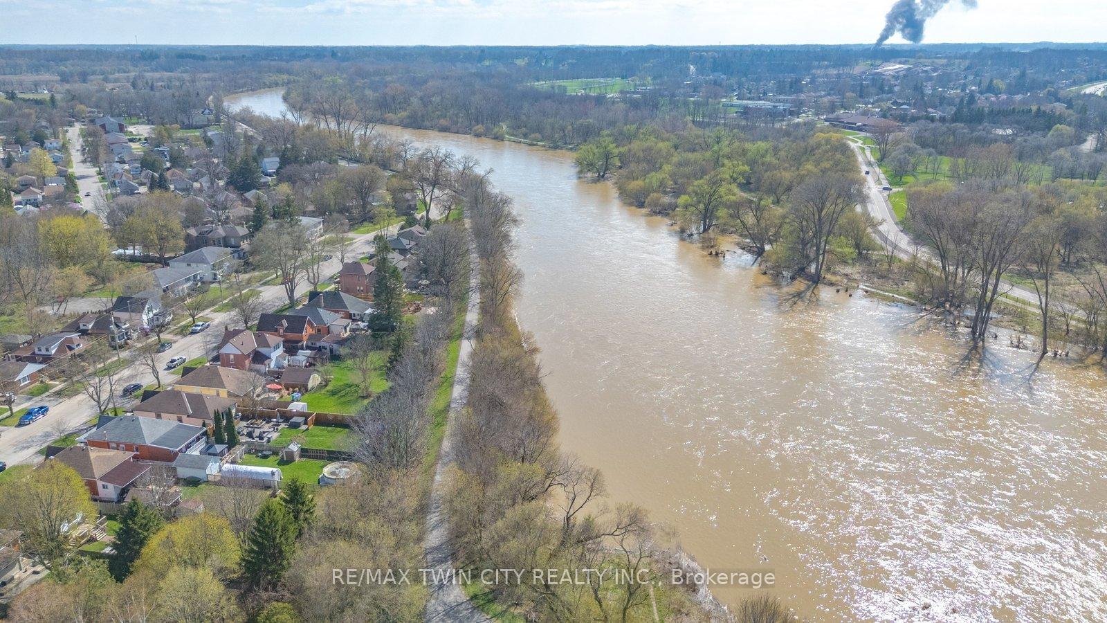 Photo 37 of 116 Eagle Avenue, Brantford, Eagle Place West — HOMEH