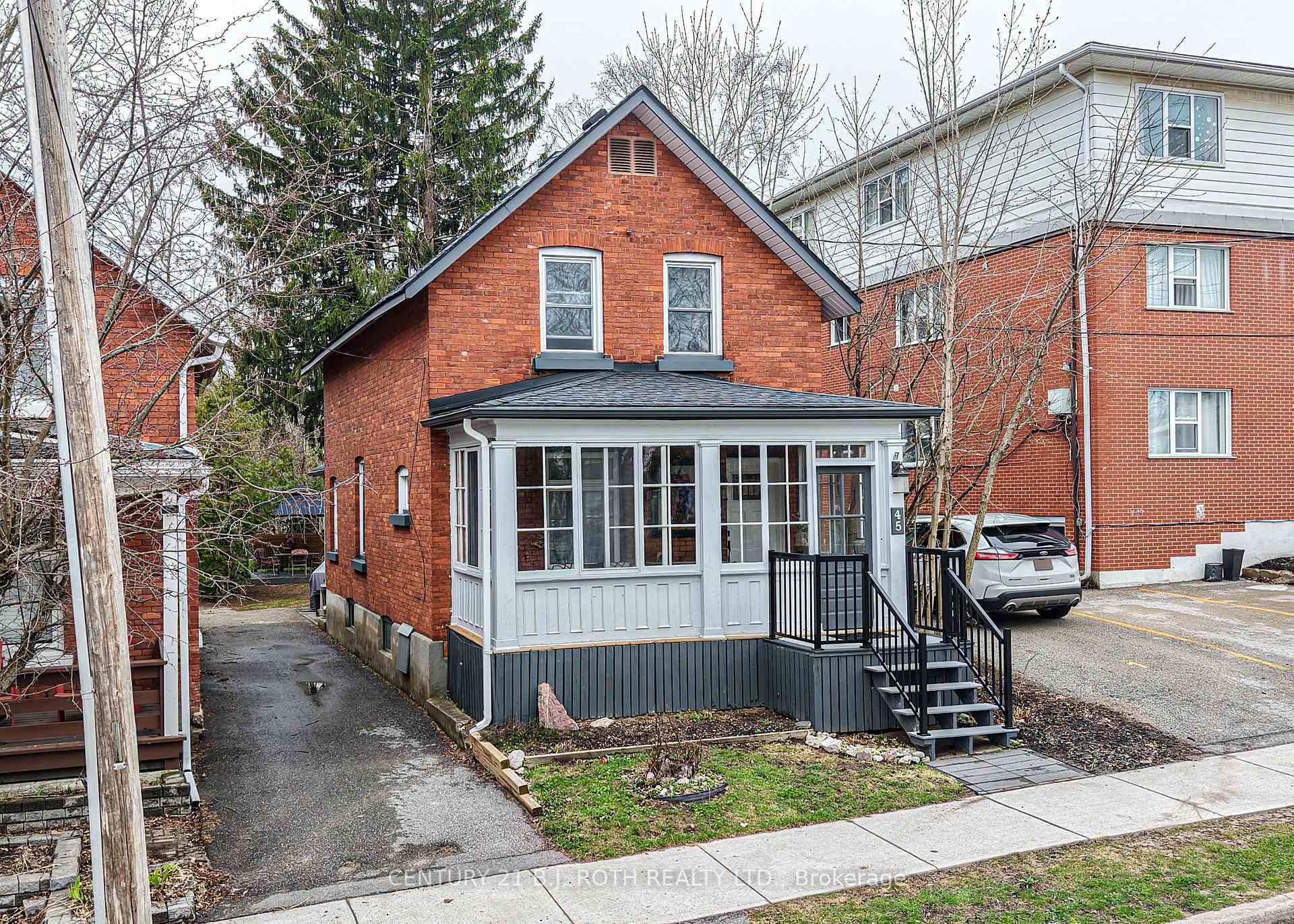 Photo 1 of 45 Albert Street N, Orillia — HOMEH